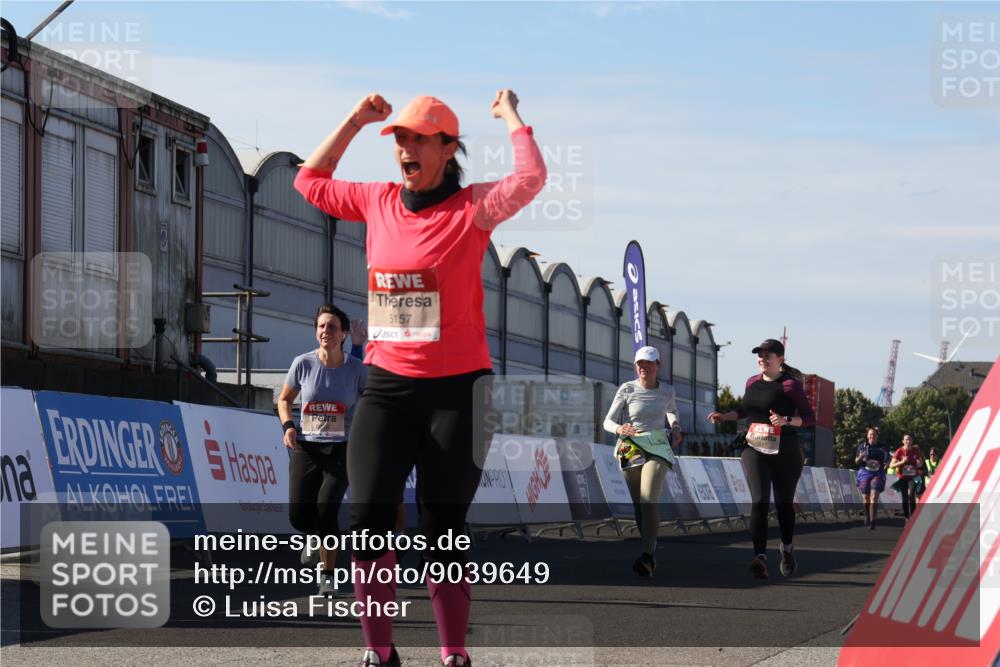 03.10.2025 - Köhlbrandbrückenlauf Luisa Fischer http://msf.ph/oto/9039649 03.10.2025 13:30:21 Ziel 4823, 4927, 5017, 5038, 5060, 5079, 5151, 5153, 5157, 5161, 5174, 5233, 6078, 6219 meine-sportfotos.de