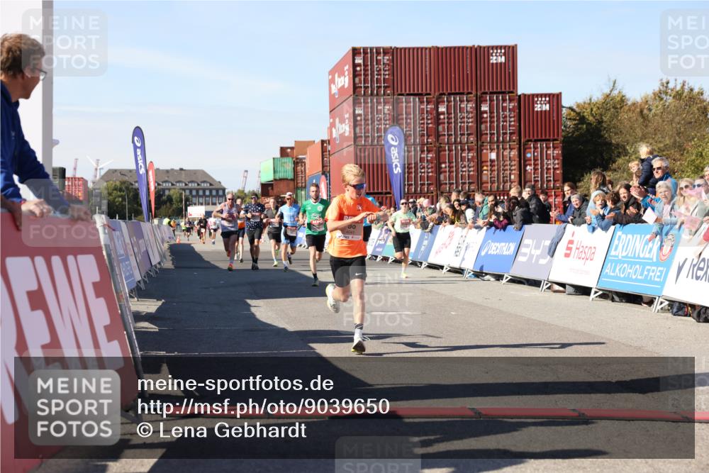 03.10.2025 - Köhlbrandbrückenlauf Lena Gebhardt http://msf.ph/oto/9039650 03.10.2025 12:56:09 Ziel 4041, 4114, 4123, 6206, 6489, 6495, 6778 meine-sportfotos.de