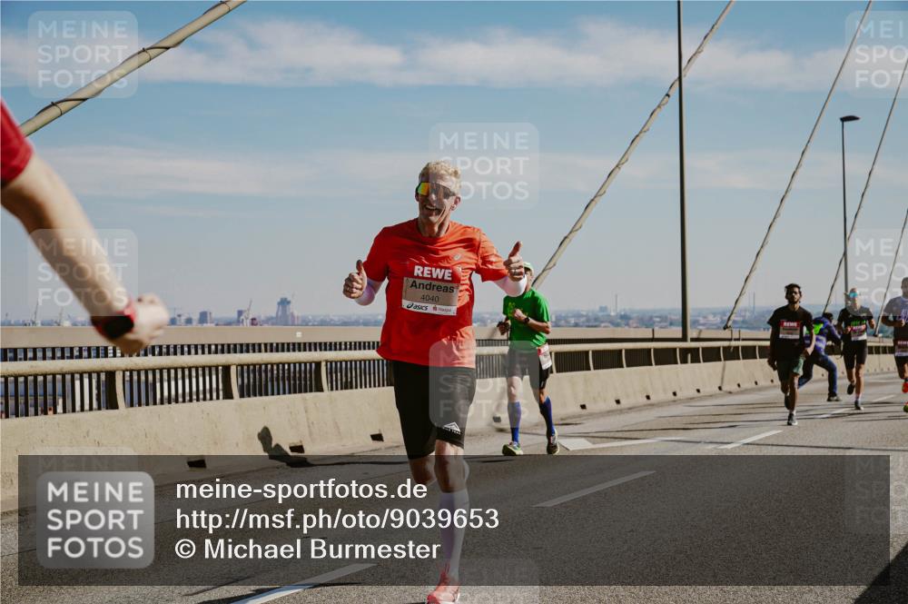 03.10.2025 - Köhlbrandbrückenlauf Michael Burmester http://msf.ph/oto/9039653 03.10.2025 12:19:59 Position 1 4040 meine-sportfotos.de