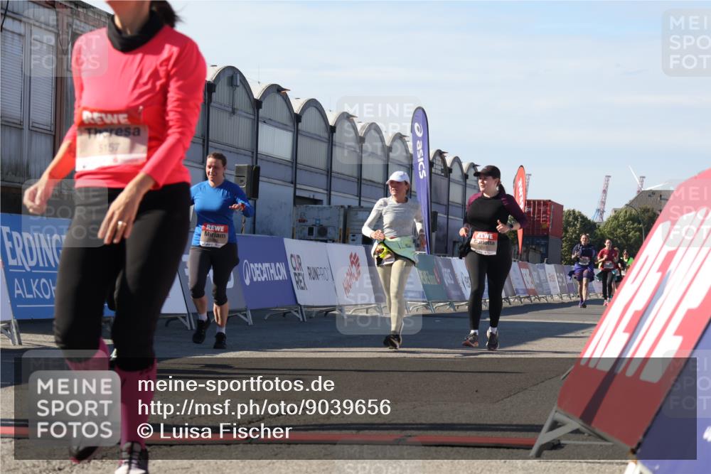 03.10.2025 - Köhlbrandbrückenlauf Luisa Fischer http://msf.ph/oto/9039656 03.10.2025 13:30:22 Ziel 4823, 4927, 5017, 5060, 5079, 5157, 5174, 5233, 6078, 6219 meine-sportfotos.de