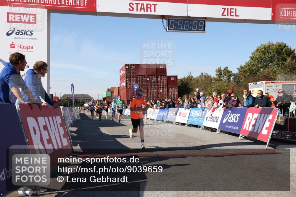 03.10.2025 - Köhlbrandbrückenlauf Lena Gebhardt http://msf.ph/oto/9039659 03.10.2025 12:56:10 Ziel 4041, 4050, 4078, 4114, 4123, 5957, 6206, 6489, 6495, 6778 meine-sportfotos.de