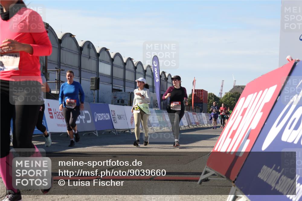 03.10.2025 - Köhlbrandbrückenlauf Luisa Fischer http://msf.ph/oto/9039660 03.10.2025 13:30:22 Ziel 4823, 4927, 5017, 5060, 5079, 5157, 5174, 5233, 6078, 6219 meine-sportfotos.de