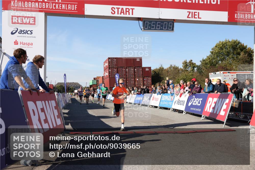 03.10.2025 - Köhlbrandbrückenlauf Lena Gebhardt http://msf.ph/oto/9039665 03.10.2025 12:56:10 Ziel 4041, 4050, 4078, 4114, 4123, 5957, 6206, 6489, 6495, 6778 meine-sportfotos.de