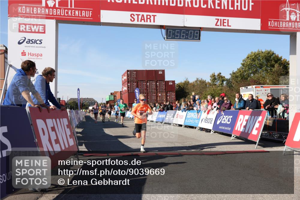 03.10.2025 - Köhlbrandbrückenlauf Lena Gebhardt http://msf.ph/oto/9039669 03.10.2025 12:56:10 Ziel 4041, 4050, 4078, 4114, 4123, 5957, 6206, 6489, 6495, 6778 meine-sportfotos.de