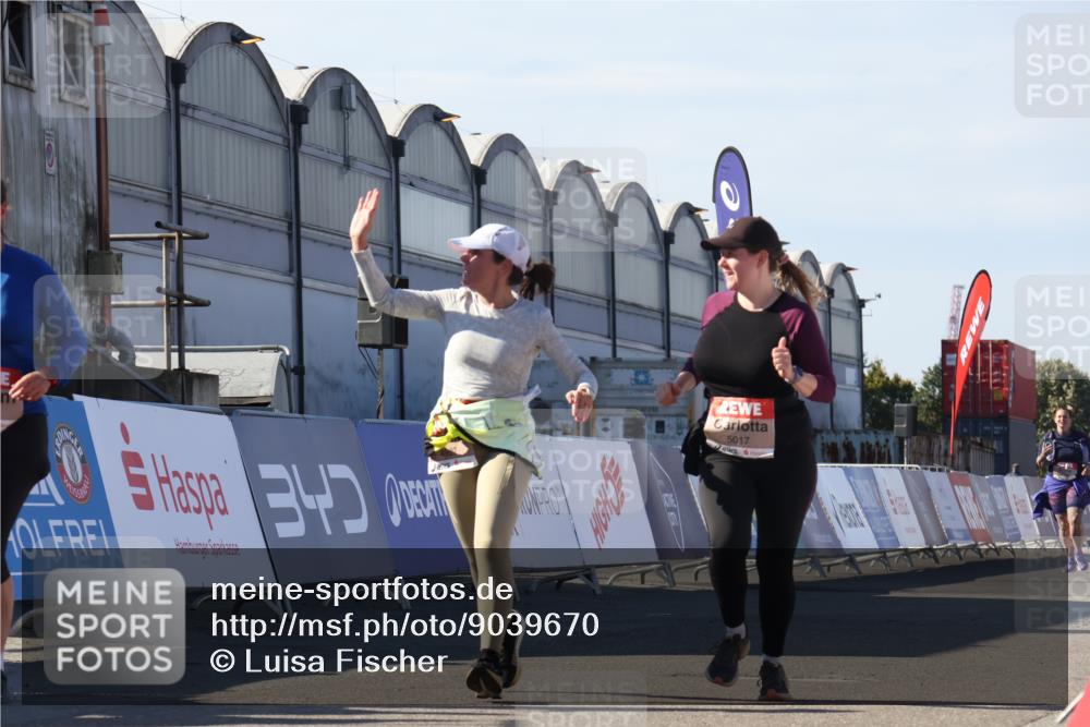 03.10.2025 - Köhlbrandbrückenlauf Luisa Fischer http://msf.ph/oto/9039670 03.10.2025 13:30:23 Ziel 4823, 4927, 5017, 5060, 5079, 5157, 5174, 5233, 6078, 6219 meine-sportfotos.de