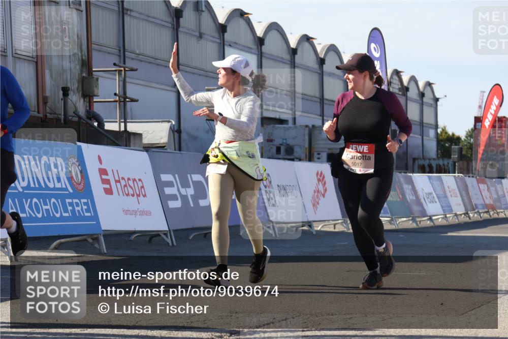 03.10.2025 - Köhlbrandbrückenlauf Luisa Fischer http://msf.ph/oto/9039674 03.10.2025 13:30:24 Ziel 4823, 4927, 5017, 5060, 5079, 5157, 5174, 5233, 6078, 6219 meine-sportfotos.de
