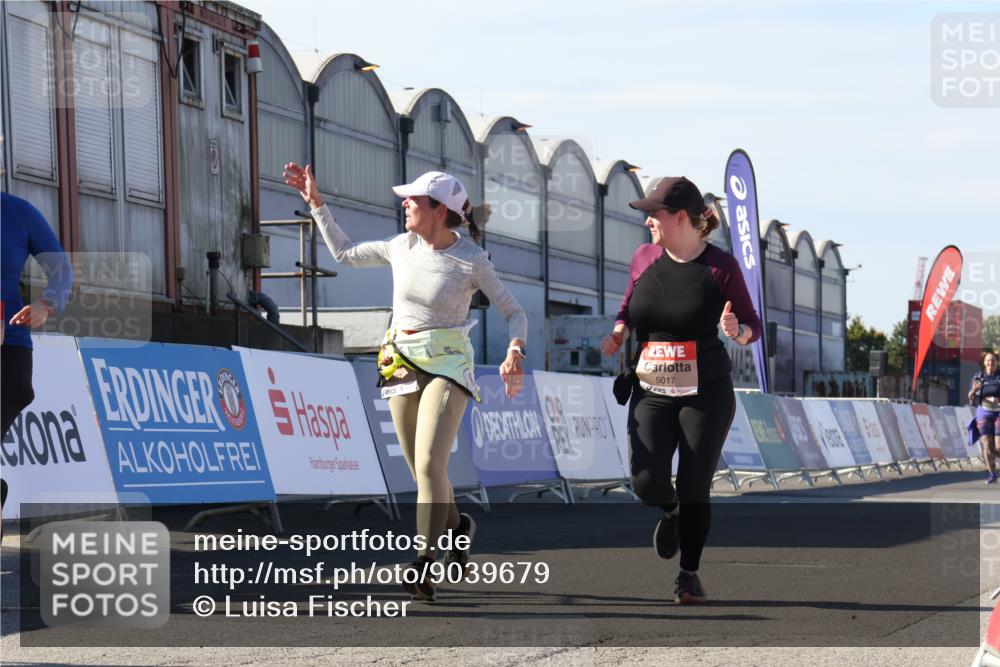 03.10.2025 - Köhlbrandbrückenlauf Luisa Fischer http://msf.ph/oto/9039679 03.10.2025 13:30:24 Ziel 4823, 4927, 5017, 5060, 5079, 5157, 5174, 5233, 6078, 6219 meine-sportfotos.de
