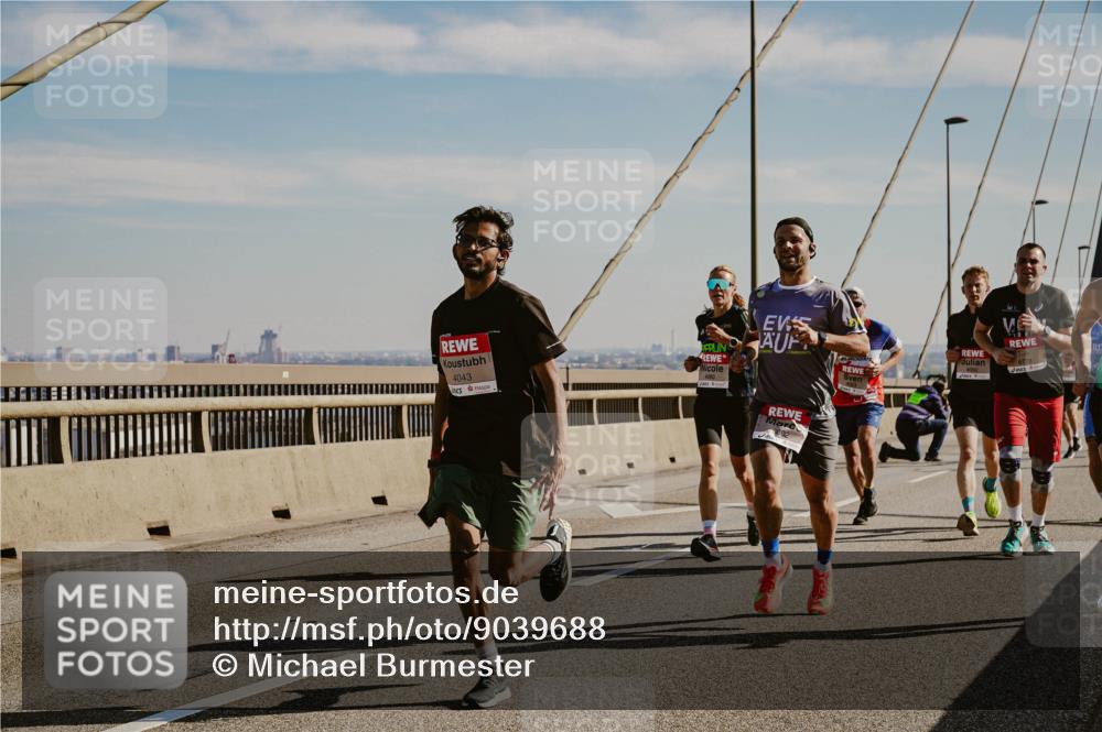 03.10.2025 - Köhlbrandbrückenlauf Michael Burmester http://msf.ph/oto/9039688 03.10.2025 12:20:03 Position 1 4043 meine-sportfotos.de