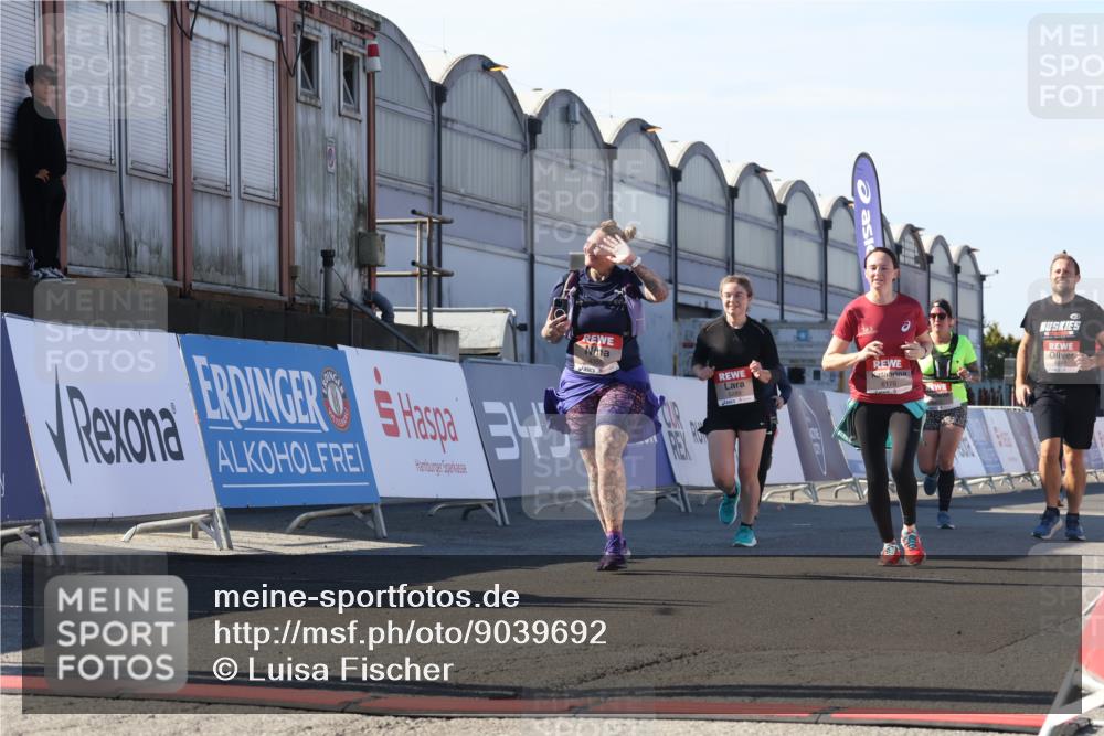 03.10.2025 - Köhlbrandbrückenlauf Luisa Fischer http://msf.ph/oto/9039692 03.10.2025 13:30:35 Ziel 4355, 4927, 5017, 5060, 5289, 5346, 6078, 6170, 6223, 6347 meine-sportfotos.de