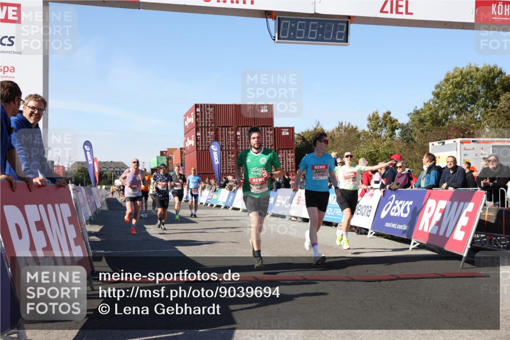 03.10.2025 - Köhlbrandbrückenlauf Lena Gebhardt http://msf.ph/oto/9039694 03.10.2025 12:56:13 Ziel 4041, 4050, 4078, 4114, 4123, 5957, 6206, 6489, 6495 meine-sportfotos.de