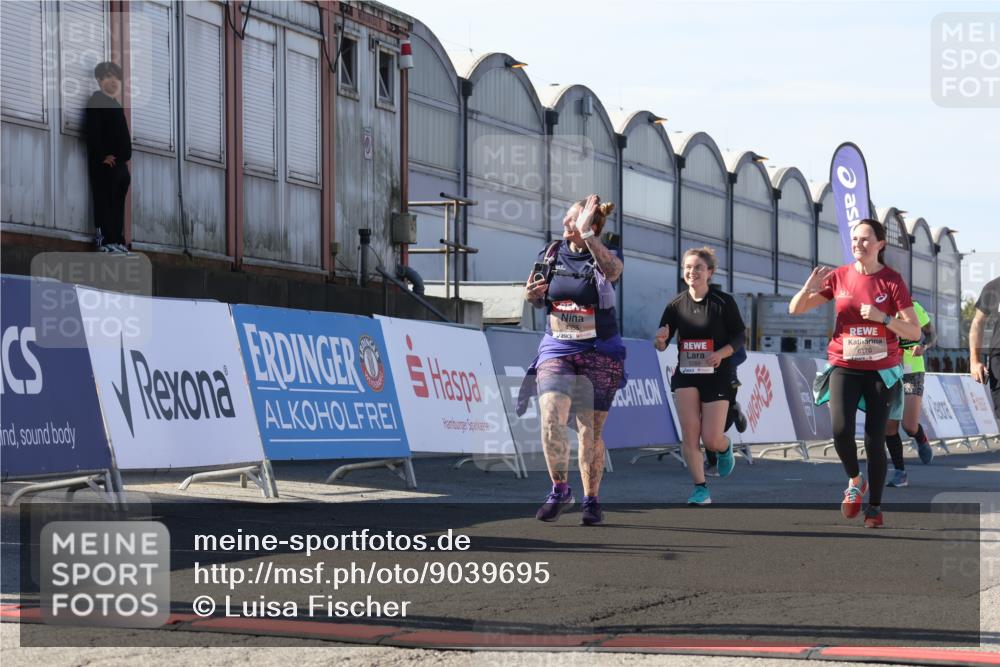 03.10.2025 - Köhlbrandbrückenlauf Luisa Fischer http://msf.ph/oto/9039695 03.10.2025 13:30:35 Ziel 4355, 4927, 5017, 5060, 5289, 5346, 6078, 6170, 6223, 6347 meine-sportfotos.de