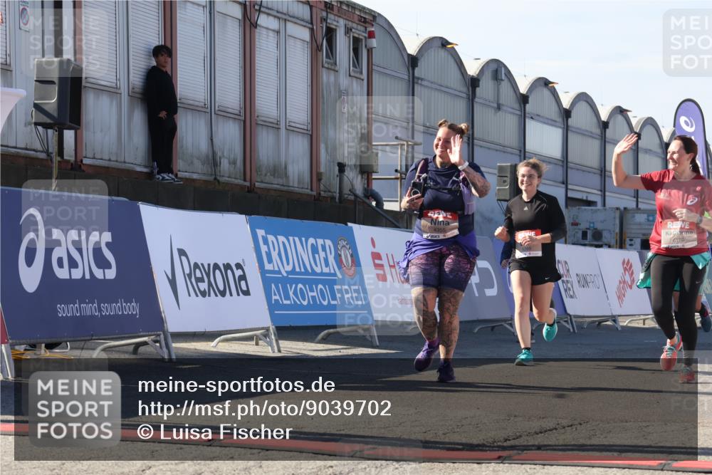 03.10.2025 - Köhlbrandbrückenlauf Luisa Fischer http://msf.ph/oto/9039702 03.10.2025 13:30:36 Ziel 4355, 4840, 4841, 4927, 5017, 5060, 5289, 5346, 6170, 6223, 6347 meine-sportfotos.de