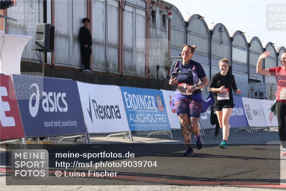 03.10.2025 - Köhlbrandbrückenlauf Luisa Fischer http://msf.ph/oto/9039704 03.10.2025 13:30:36 Ziel 4355, 4840, 4841, 4927, 5017, 5060, 5289, 5346, 6170, 6223, 6347 meine-sportfotos.de