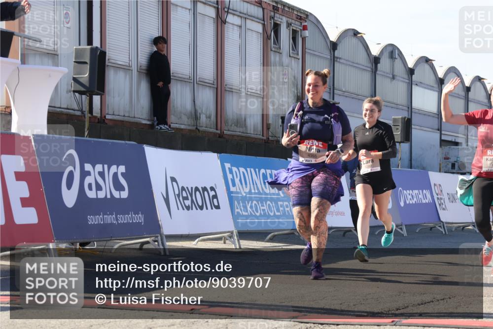 03.10.2025 - Köhlbrandbrückenlauf Luisa Fischer http://msf.ph/oto/9039707 03.10.2025 13:30:37 Ziel 4355, 4840, 4841, 5289, 5346, 6170, 6223, 6347 meine-sportfotos.de