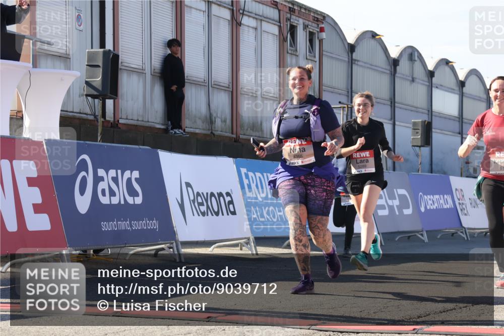 03.10.2025 - Köhlbrandbrückenlauf Luisa Fischer http://msf.ph/oto/9039712 03.10.2025 13:30:37 Ziel 4355, 4840, 4841, 5289, 5346, 6170, 6223, 6347 meine-sportfotos.de