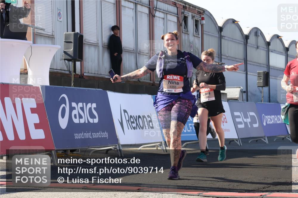 03.10.2025 - Köhlbrandbrückenlauf Luisa Fischer http://msf.ph/oto/9039714 03.10.2025 13:30:37 Ziel 4355, 4840, 4841, 5289, 5346, 6170, 6223, 6347 meine-sportfotos.de
