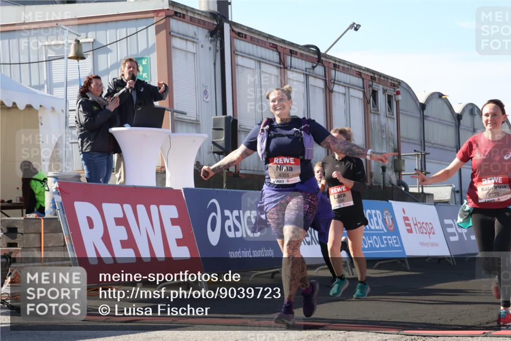 03.10.2025 - Köhlbrandbrückenlauf Luisa Fischer http://msf.ph/oto/9039723 03.10.2025 13:30:38 Ziel 4355, 4840, 4841, 5289, 5346, 6170, 6223, 6347 meine-sportfotos.de