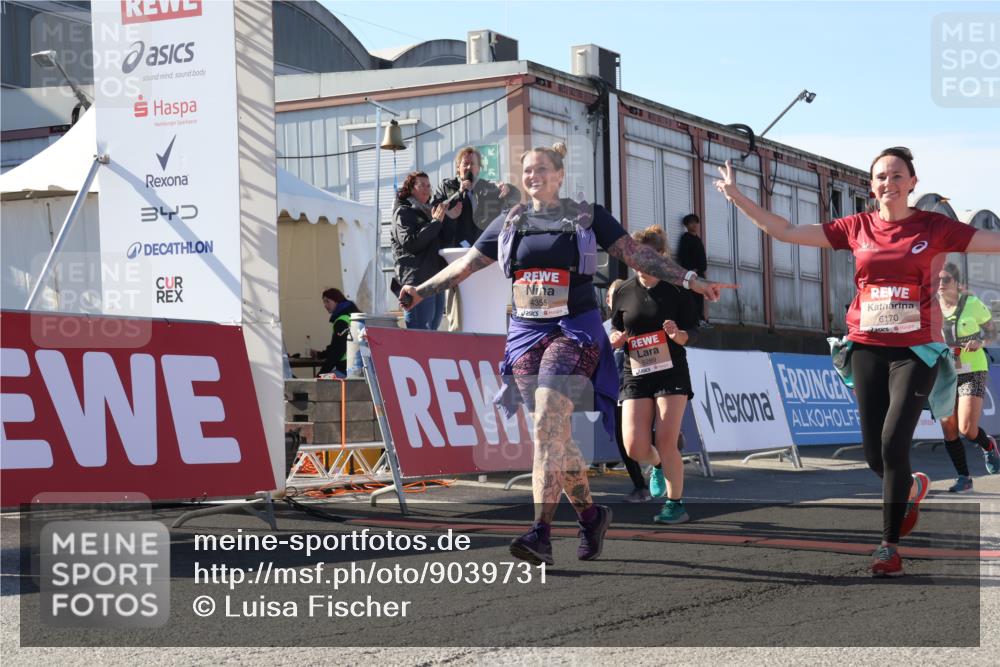 03.10.2025 - Köhlbrandbrückenlauf Luisa Fischer http://msf.ph/oto/9039731 03.10.2025 13:30:39 Ziel 4355, 4840, 4841, 5289, 5346, 6170, 6223, 6347 meine-sportfotos.de