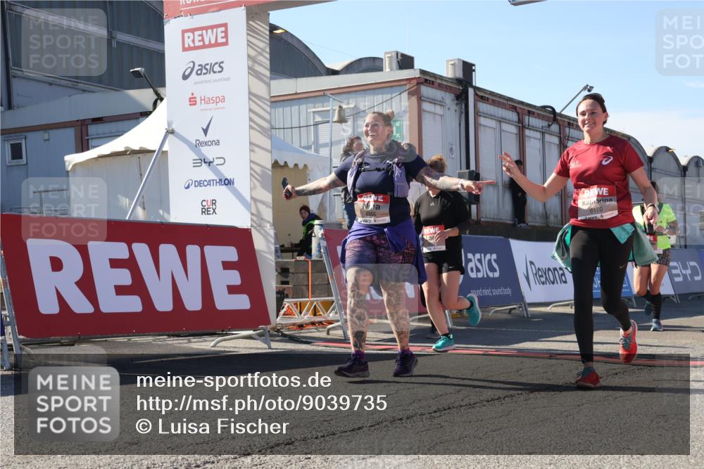 03.10.2025 - Köhlbrandbrückenlauf Luisa Fischer http://msf.ph/oto/9039735 03.10.2025 13:30:39 Ziel 4355, 4840, 4841, 5289, 5346, 6170, 6223, 6347 meine-sportfotos.de