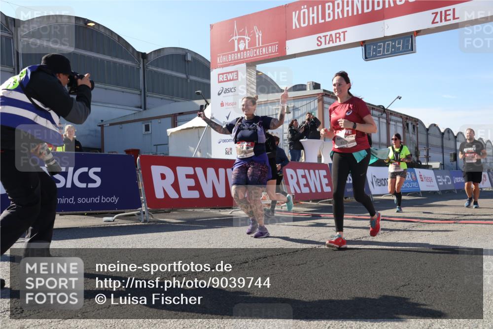 03.10.2025 - Köhlbrandbrückenlauf Luisa Fischer http://msf.ph/oto/9039744 03.10.2025 13:30:40 Ziel 4355, 4840, 4841, 4937, 5289, 5346, 5391, 6170, 6223, 6347 meine-sportfotos.de