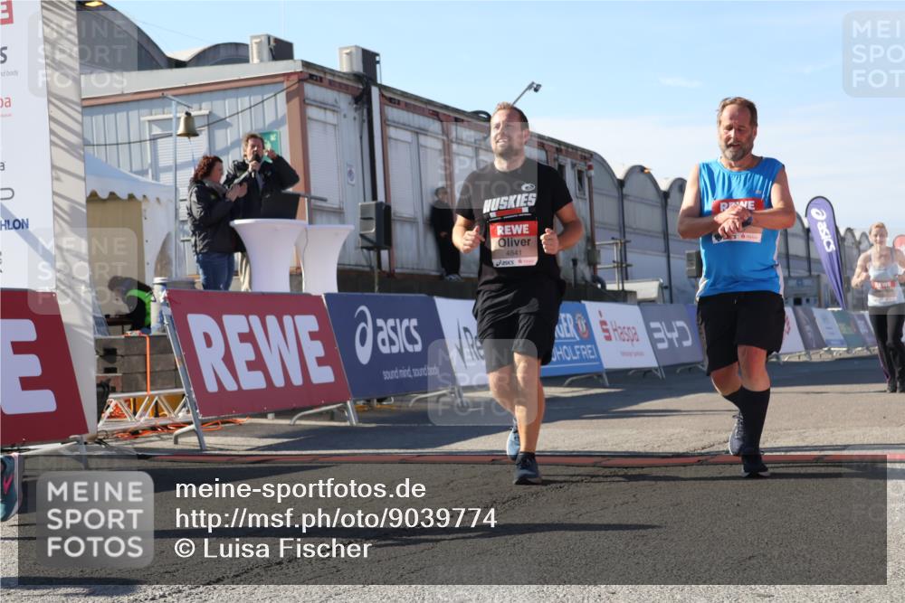 03.10.2025 - Köhlbrandbrückenlauf Luisa Fischer http://msf.ph/oto/9039774 03.10.2025 13:30:42 Ziel 4355, 4840, 4841, 4937, 5289, 5391, 6170, 6223, 6347 meine-sportfotos.de