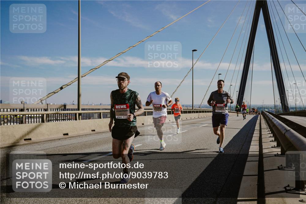 03.10.2025 - Köhlbrandbrückenlauf Michael Burmester http://msf.ph/oto/9039783 03.10.2025 12:20:10 Position 1 4001 meine-sportfotos.de