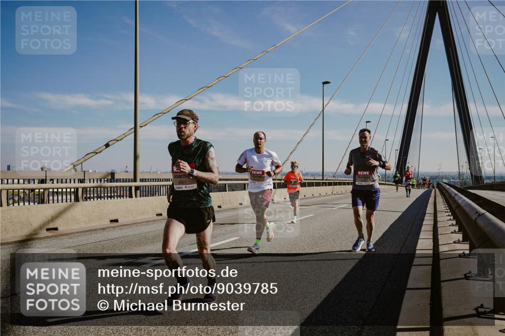 03.10.2025 - Köhlbrandbrückenlauf Michael Burmester http://msf.ph/oto/9039785 03.10.2025 12:20:10 Position 1 4001 meine-sportfotos.de