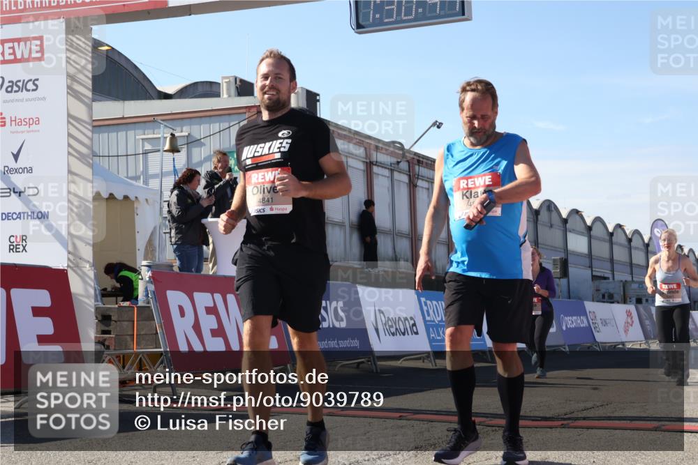 03.10.2025 - Köhlbrandbrückenlauf Luisa Fischer http://msf.ph/oto/9039789 03.10.2025 13:30:43 Ziel 4355, 4840, 4841, 4937, 5289, 5391, 6170, 6223, 6347 meine-sportfotos.de