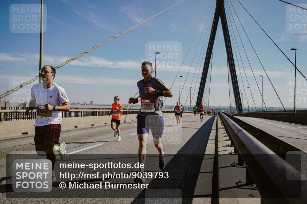 03.10.2025 - Köhlbrandbrückenlauf Michael Burmester http://msf.ph/oto/9039793 03.10.2025 12:20:11 Position 1 6130, 6151 meine-sportfotos.de