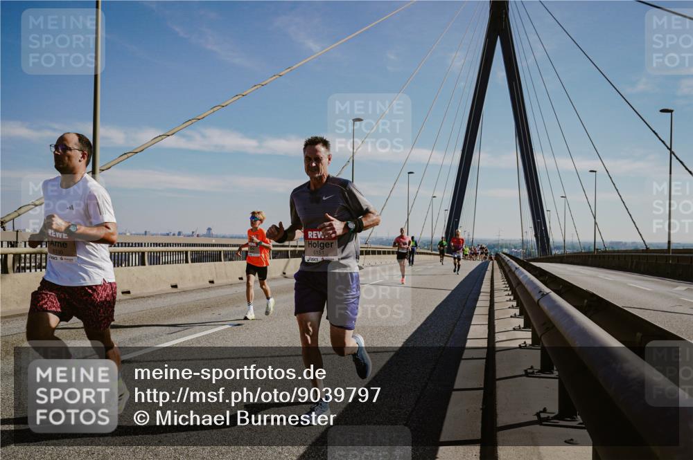 03.10.2025 - Köhlbrandbrückenlauf Michael Burmester http://msf.ph/oto/9039797 03.10.2025 12:20:11 Position 1 6130, 6151 meine-sportfotos.de