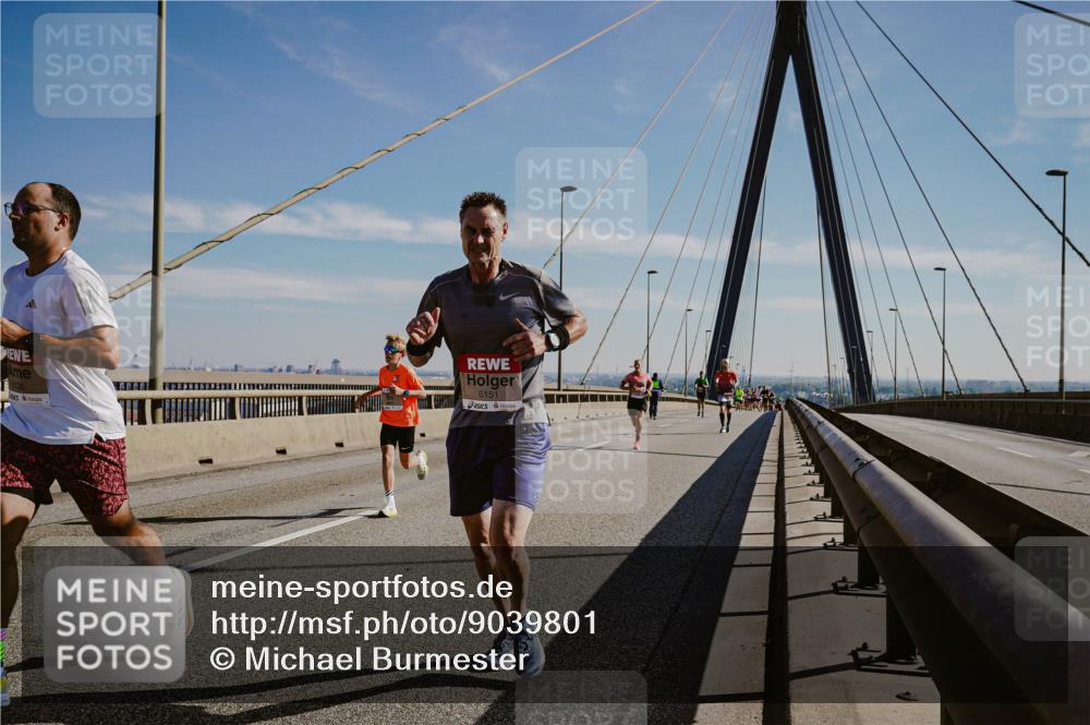 03.10.2025 - Köhlbrandbrückenlauf Michael Burmester http://msf.ph/oto/9039801 03.10.2025 12:20:11 Position 1 6151 meine-sportfotos.de