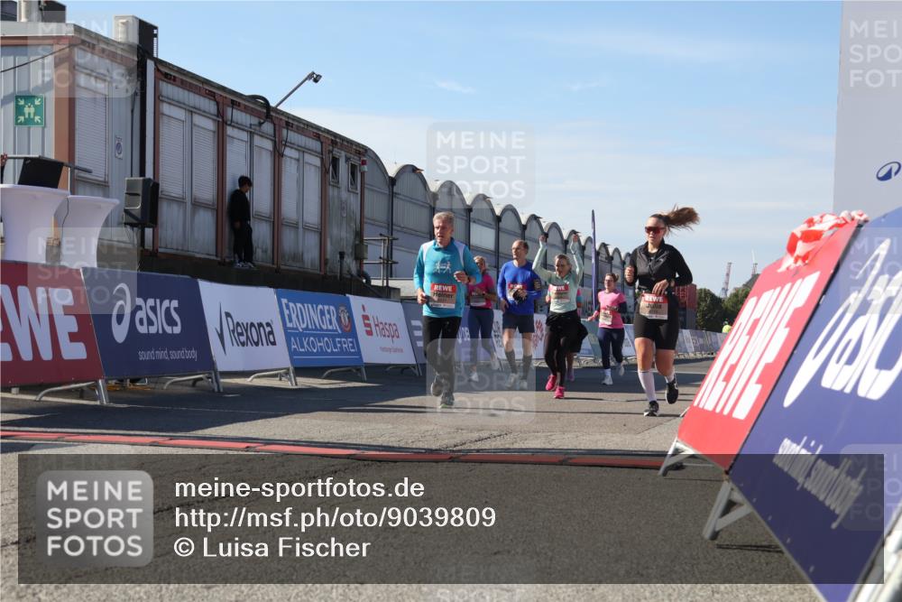 03.10.2025 - Köhlbrandbrückenlauf Luisa Fischer http://msf.ph/oto/9039809 03.10.2025 13:30:54 Ziel 4715, 4734, 4937, 5005, 5142, 5185, 5206, 5349, 5391, 5402, 5938, 6537 meine-sportfotos.de