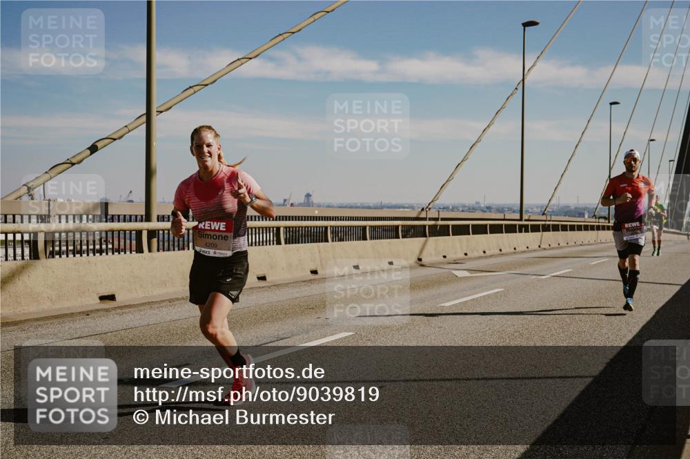 03.10.2025 - Köhlbrandbrückenlauf Michael Burmester http://msf.ph/oto/9039819 03.10.2025 12:20:15 Position 1 4209 meine-sportfotos.de