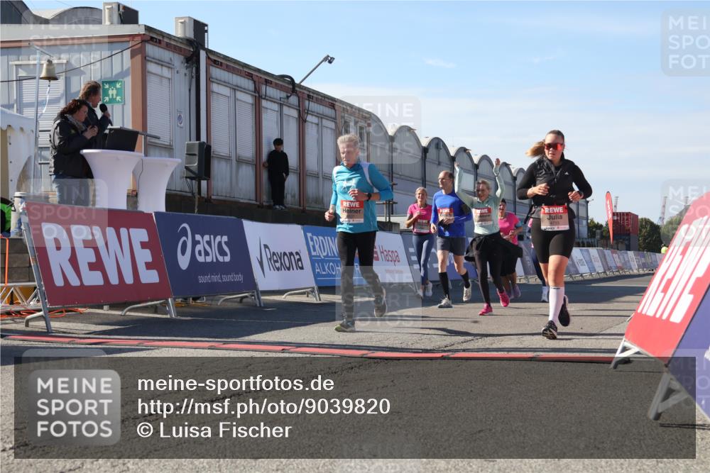 03.10.2025 - Köhlbrandbrückenlauf Luisa Fischer http://msf.ph/oto/9039820 03.10.2025 13:30:55 Ziel 4715, 4734, 4937, 5005, 5142, 5185, 5206, 5349, 5391, 5402, 5938, 6537 meine-sportfotos.de