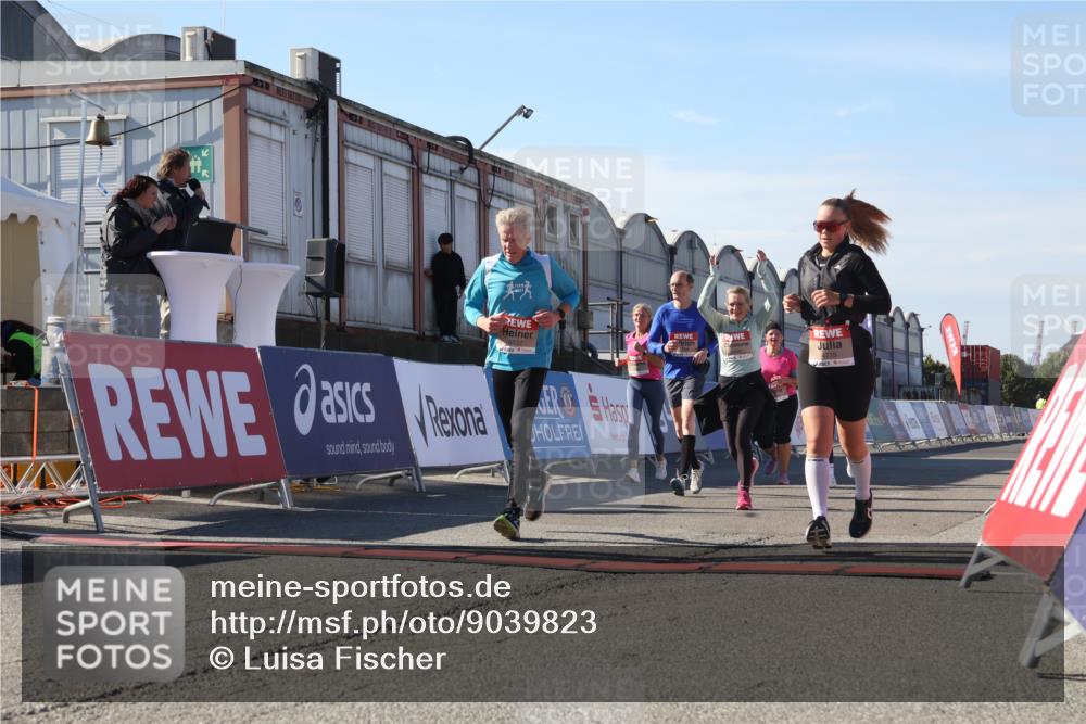 03.10.2025 - Köhlbrandbrückenlauf Luisa Fischer http://msf.ph/oto/9039823 03.10.2025 13:30:55 Ziel 4715, 4734, 4937, 5005, 5142, 5185, 5206, 5349, 5391, 5402, 5938, 6537 meine-sportfotos.de
