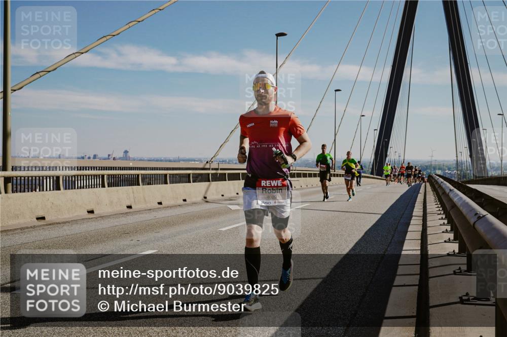 03.10.2025 - Köhlbrandbrückenlauf Michael Burmester http://msf.ph/oto/9039825 03.10.2025 12:20:17 Position 1 195, 42, 195, 42, 1955, 4029 meine-sportfotos.de