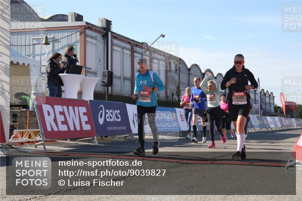 03.10.2025 - Köhlbrandbrückenlauf Luisa Fischer http://msf.ph/oto/9039827 03.10.2025 13:30:55 Ziel 4715, 4734, 4937, 5005, 5142, 5185, 5206, 5349, 5391, 5402, 5938, 6537 meine-sportfotos.de
