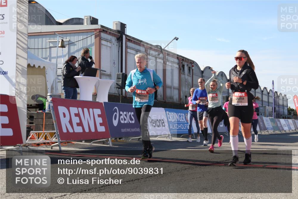 03.10.2025 - Köhlbrandbrückenlauf Luisa Fischer http://msf.ph/oto/9039831 03.10.2025 13:30:56 Ziel 4715, 4734, 4937, 5005, 5142, 5185, 5206, 5349, 5391, 5402, 5938, 6537 meine-sportfotos.de