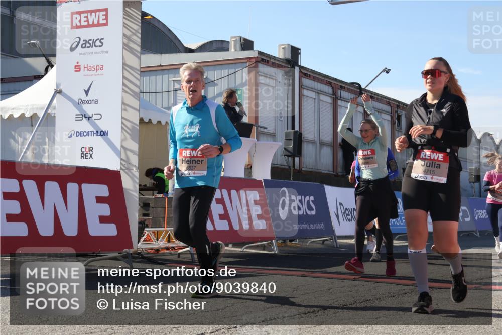 03.10.2025 - Köhlbrandbrückenlauf Luisa Fischer http://msf.ph/oto/9039840 03.10.2025 13:30:57 Ziel 4715, 4734, 5005, 5142, 5185, 5206, 5349, 5402, 5938, 6537 meine-sportfotos.de