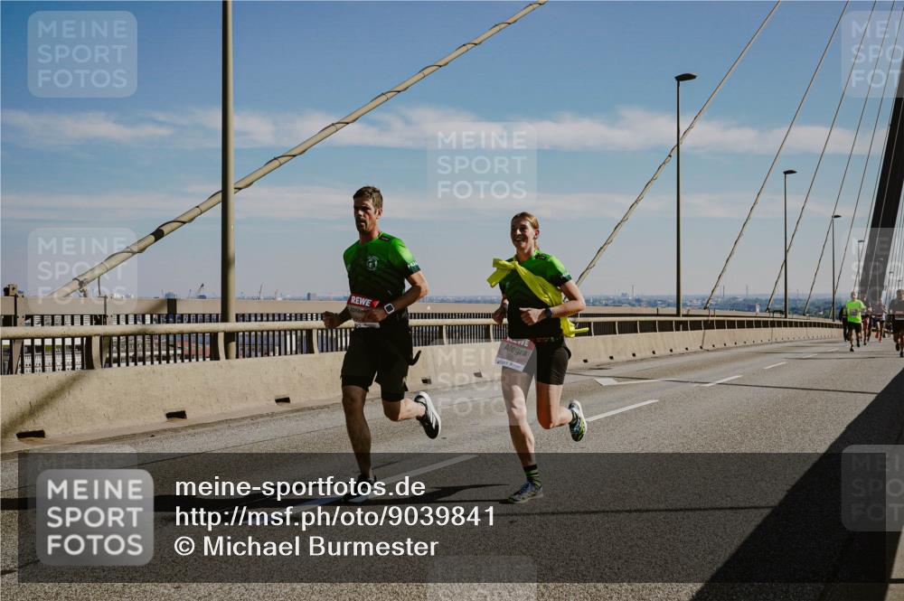 03.10.2025 - Köhlbrandbrückenlauf Michael Burmester http://msf.ph/oto/9039841 03.10.2025 12:20:21 Position 1  meine-sportfotos.de