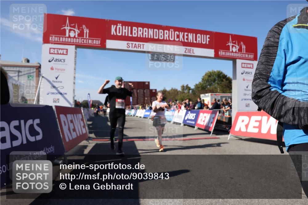 03.10.2025 - Köhlbrandbrückenlauf Lena Gebhardt http://msf.ph/oto/9039843 03.10.2025 13:16:38 Ziel 4036, 4146, 4235, 4314, 4330, 4356, 4408, 4431, 4813, 5104, 5570, 5630, 5694, 5815, 6208, 6353, 6377, 6812 meine-sportfotos.de