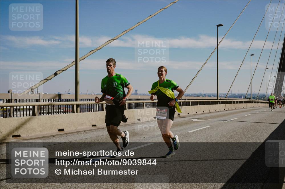 03.10.2025 - Köhlbrandbrückenlauf Michael Burmester http://msf.ph/oto/9039844 03.10.2025 12:20:21 Position 1  meine-sportfotos.de