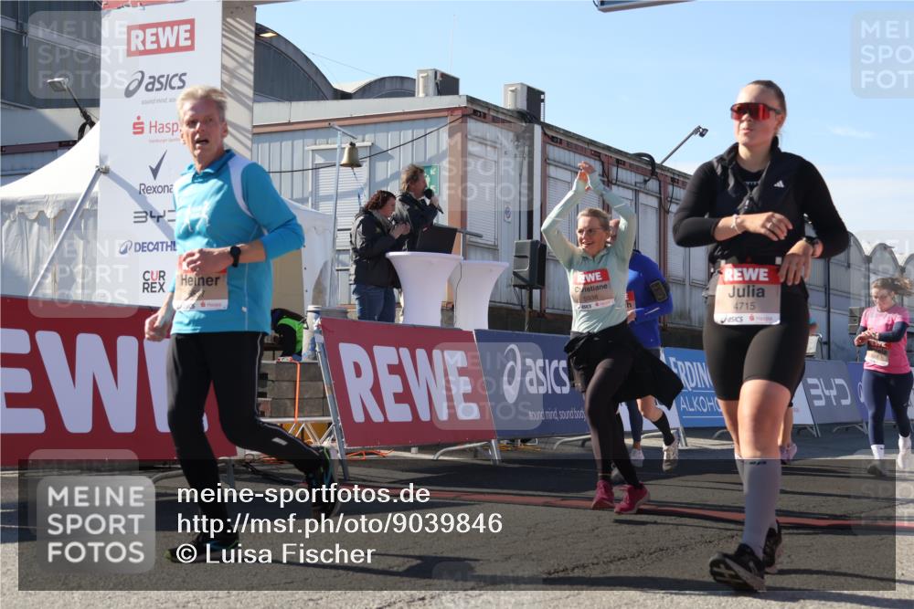03.10.2025 - Köhlbrandbrückenlauf Luisa Fischer http://msf.ph/oto/9039846 03.10.2025 13:30:57 Ziel 4715, 4734, 5005, 5142, 5185, 5206, 5349, 5402, 5938, 6537 meine-sportfotos.de