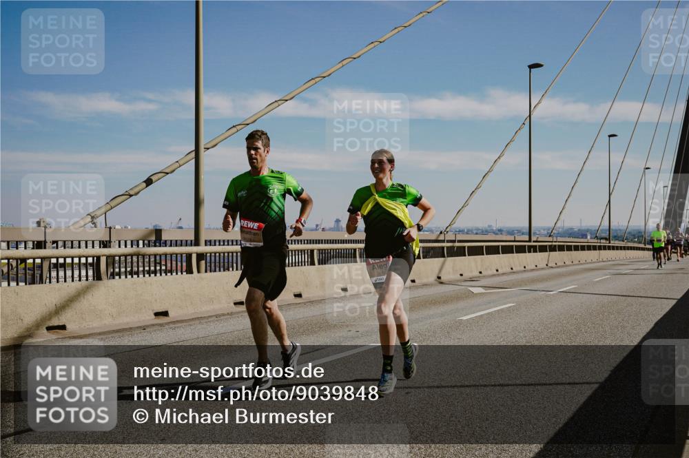 03.10.2025 - Köhlbrandbrückenlauf Michael Burmester http://msf.ph/oto/9039848 03.10.2025 12:20:21 Position 1  meine-sportfotos.de