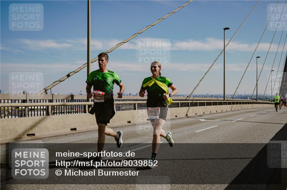 03.10.2025 - Köhlbrandbrückenlauf Michael Burmester http://msf.ph/oto/9039852 03.10.2025 12:20:21 Position 1 6624 meine-sportfotos.de