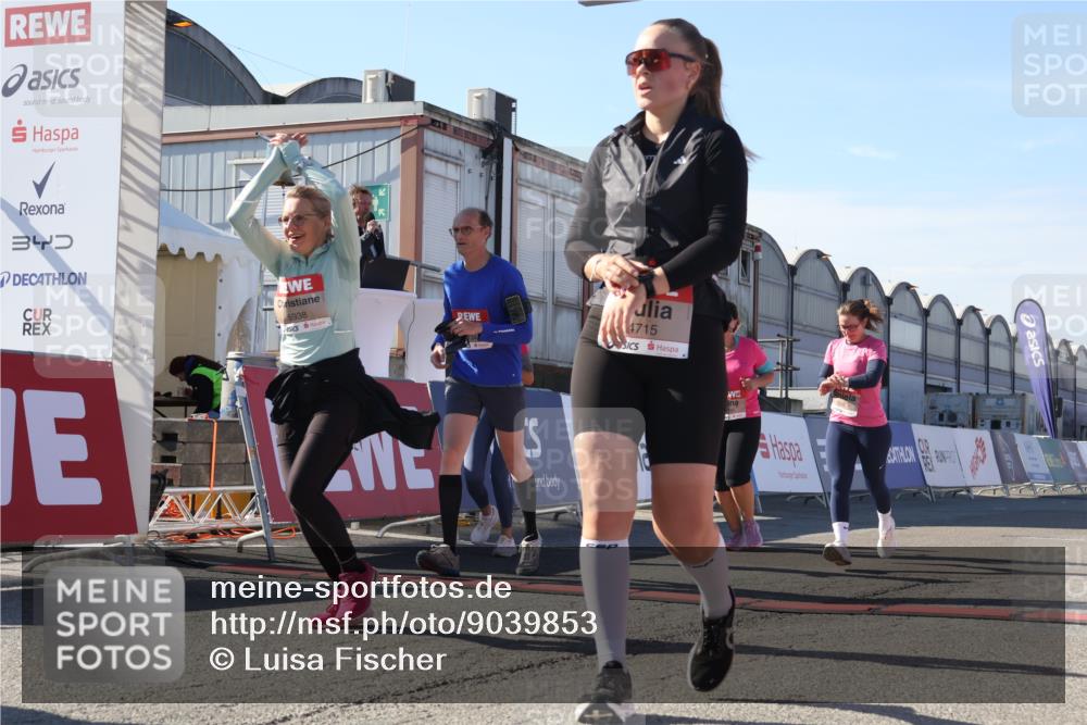 03.10.2025 - Köhlbrandbrückenlauf Luisa Fischer http://msf.ph/oto/9039853 03.10.2025 13:30:58 Ziel 4715, 4734, 5005, 5142, 5185, 5206, 5349, 5402, 5938, 6537 meine-sportfotos.de