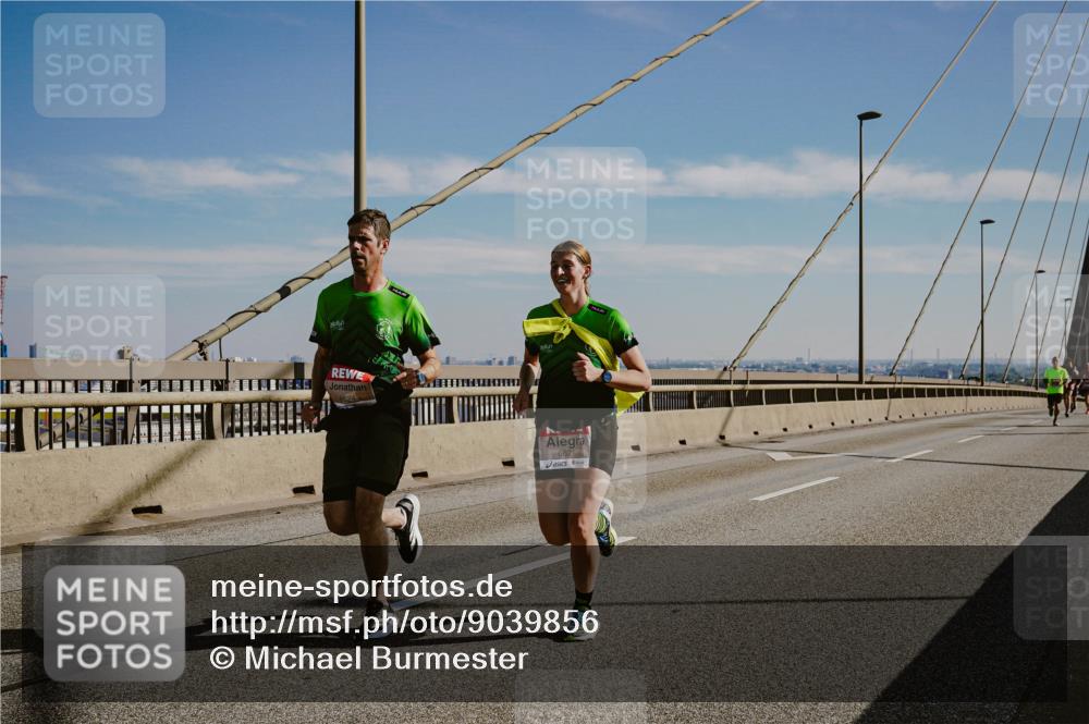 03.10.2025 - Köhlbrandbrückenlauf Michael Burmester http://msf.ph/oto/9039856 03.10.2025 12:20:21 Position 1 6621 meine-sportfotos.de