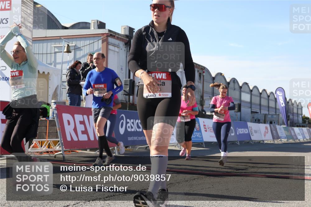 03.10.2025 - Köhlbrandbrückenlauf Luisa Fischer http://msf.ph/oto/9039857 03.10.2025 13:30:58 Ziel 4715, 4734, 5005, 5142, 5185, 5206, 5349, 5402, 5938, 6537 meine-sportfotos.de