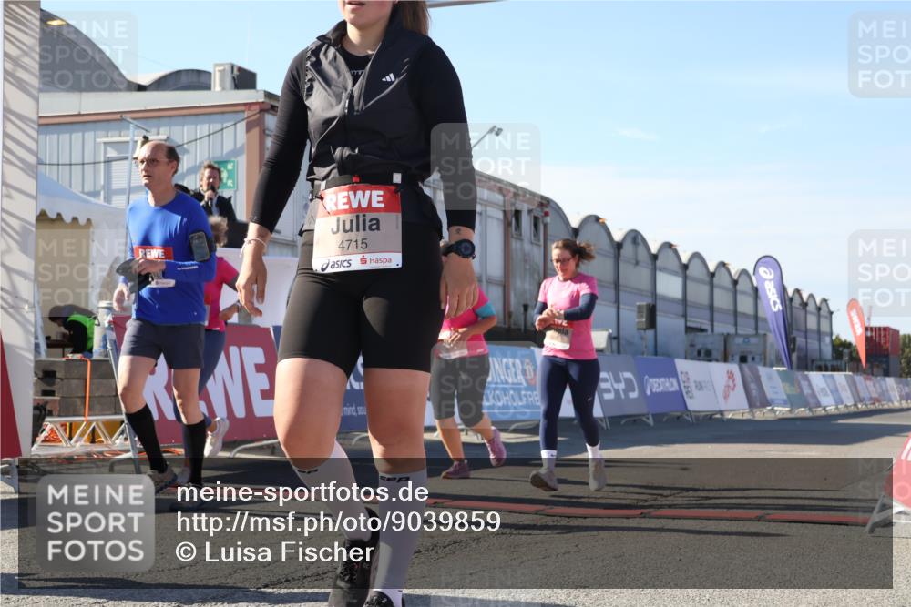 03.10.2025 - Köhlbrandbrückenlauf Luisa Fischer http://msf.ph/oto/9039859 03.10.2025 13:30:58 Ziel 4715, 4734, 5005, 5142, 5185, 5206, 5349, 5402, 5938, 6537 meine-sportfotos.de