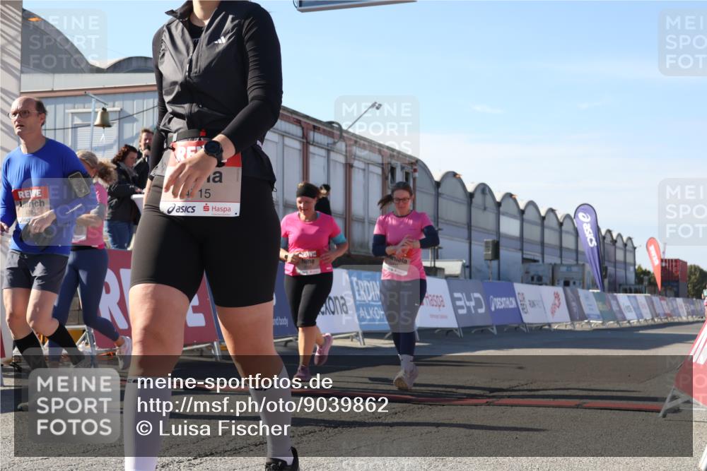 03.10.2025 - Köhlbrandbrückenlauf Luisa Fischer http://msf.ph/oto/9039862 03.10.2025 13:30:59 Ziel 4715, 4734, 5005, 5142, 5185, 5206, 5349, 5402, 5938, 6537 meine-sportfotos.de